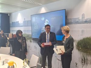 Wamentan Kunjungi Pusat Riset Pertanian Belanda, Bahas Kedelai-Pertanian Modern Wamentan Kunjungi Pusat Riset Pertanian Belanda, Bahas Kedelai-Pertanian Modern