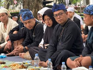 Perdana di Seba, Gubernur Banten Andra Soni Sarapan Bareng Warga Baduy Perdana di Seba, Gubernur Banten Andra Soni Sarapan Bareng Warga Baduy