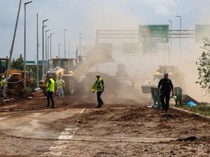 Video Detik-detik Rudal Houthi Hantam Area Dekat Bandara Ben Gurion Israel