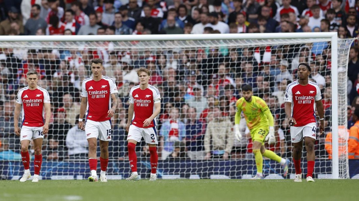 Ekspresi pemain Arsenal usai kebobolan lawan Bournemouth. Meriam London kalah 1-2 di pekan ke-35 Liga Inggris. (Foto: Peter Cziborra/Action Images via Reuters)