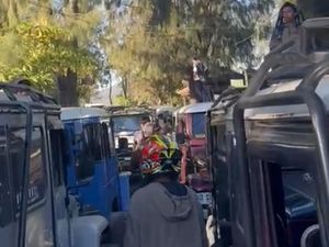 Puluhan Sopir Jip Bromo Demo di Kantor TNBTS, Ini Sebabnya Puluhan Sopir Jip Bromo Demo di Kantor TNBTS, Ini Sebabnya