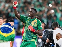 Kiper Edouard Mendy juga pernah juara Liga Champions bersama Chelsea pada 2021. Kini pemain Senegal itu menjadi juara di Asia bersama Al Ahli. (Foto: Getty Images/Clicks Images)