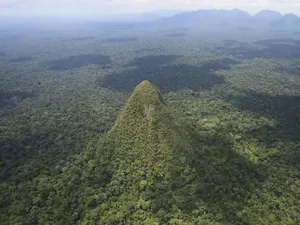 Misteri Gunung Berbentuk Piramida di Pedalaman Amazon Misteri Gunung Berbentuk Piramida di Pedalaman Amazon