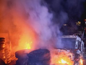 Gudang Besi Tua di Surabaya Ludes Terbakar