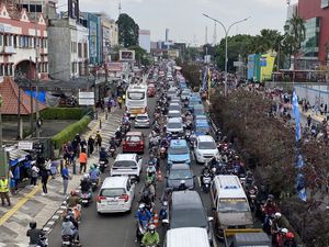 Ada Contraflow CFD, Lalin Margonda Raya Arah Depok Macet Pagi Ini