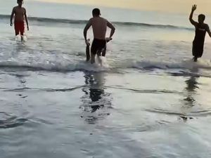Pria Tewas Tenggelam Saat Rekreasi Keluarga di Pantai Baluk Rening Pria Tewas Tenggelam Saat Rekreasi Keluarga di Pantai Baluk Rening