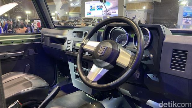 MAB Birawa Military Jeep dipamerkan di PEVS 2025