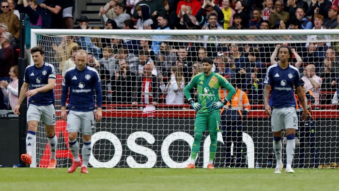 Manchester United Soccer Football - Premier League - Brentford v Manchester United - GTech Community Stadium, London, Britain - May 4, 2025 Manchester Uniteds Altay Bayindir looks dejected after Brentfords Yoane Wissa scored their fourth goal Action Images via Reuters/Peter Cziborra EDITORIAL USE ONLY. NO USE WITH UNAUTHORIZED AUDIO, VIDEO, DATA, FIXTURE LISTS, CLUB/LEAGUE LOGOS OR LIVE SERVICES. ONLINE IN-MATCH USE LIMITED TO 120 IMAGES, NO VIDEO EMULATION. NO USE IN BETTING, GAMES OR SINGLE CLUB/LEAGUE/PLAYER PUBLICATIONS. PLEASE CONTACT YOUR ACCOUNT REPRESENTATIVE FOR FURTHER DETAILS..