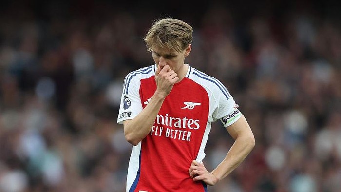 Martin Odegaard LONDON, ENGLAND - MAY 3: Martin Odegaard of Arsenal looks disappointed & dejected during the Premier League match between Arsenal FC and AFC Bournemouth at Emirates Stadium on May 3, 2025 in London, England. (Photo by Crystal Pix/MB Media/Getty Images)