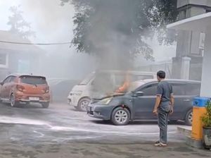 Kepanikan di RS Sidawangi Cirebon Saat Livina Tiba-tiba Terbakar