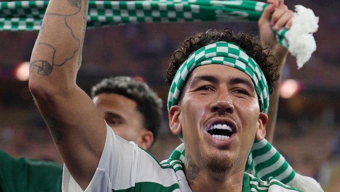 Roberto Firmino JEDDAH, SAUDI ARABIA - APRIL 29: Roberto Firmino of Al-Ahli Saudi celebrates victory following the AFC Champions League Elite Semi Final between Al Hilal and Al Ahli at King Abdullah Sports City Hall Stadium on April 29, 2025 in Jeddah, Saudi Arabia. (Photo by Yasser Bakhsh/Getty Images)