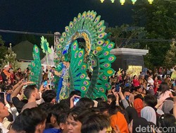 Tumplek Blek, Warga Padati Semarang Night Carnival 2025