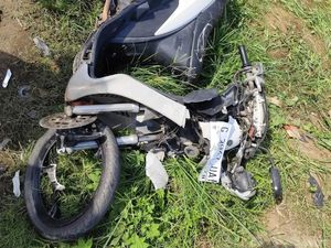 Pemotor di Bawah Umur Berboncengan Tabrak Truk di Batang, Bocah 8 Tahun Tewas Pemotor di Bawah Umur Berboncengan Tabrak Truk di Batang, Bocah 8 Tahun Tewas