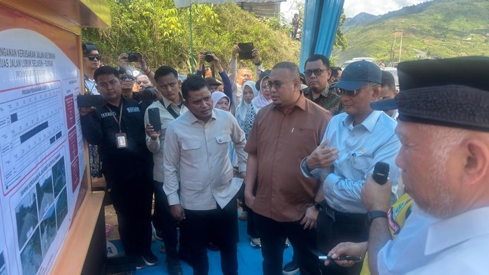 Wakil Ketua Komisi VI dewan perwakilan rakyat RI dari Fraksi Gerindra Andre Rosiade bareng Menteri Pekerjaan Umum (PU) Dody Hanggodo Wakil Ketua Komisi VI dewan perwakilan rakyat RI dari Fraksi Gerindra Andre Rosiade bareng Menteri Pekerjaan Umum (PU) Dody Hanggodo