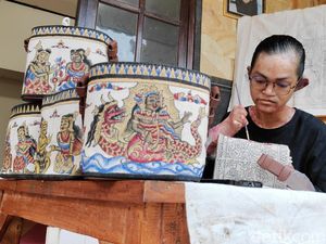 Video: Tas Lukis Buatan Pemuda Difabel Bali Banjir Pesanan Video: Tas Lukis Buatan Pemuda Difabel Bali Banjir Pesanan
