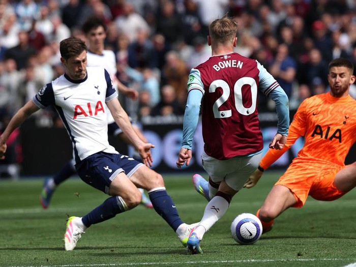 LONDON, ENGLAND - MAY 04: Jarrod Bowen of West Ham United scores through the legs of Guglielmo Vicario of Tottenham Hotspur during the Premier League match between West Ham United FC and Tottenham Hotspur FC at London Stadium on May 04, 2025 in London, England. (Photo by West Ham United FC/West Ham United FC via Getty Images)