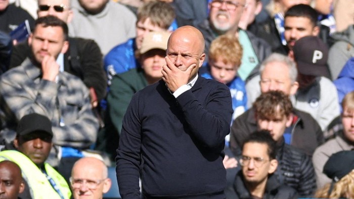 Arne Slot Soccer Football - Premier League - Chelsea v Liverpool - Stamford Bridge, London, Britain - May 4, 2025 Liverpool manager Arne Slot Action Images via Reuters/John Sibley EDITORIAL USE ONLY. NO USE WITH UNAUTHORIZED AUDIO, VIDEO, DATA, FIXTURE LISTS, CLUB/LEAGUE LOGOS OR LIVE SERVICES. ONLINE IN-MATCH USE LIMITED TO 120 IMAGES, NO VIDEO EMULATION. NO USE IN BETTING, GAMES OR SINGLE CLUB/LEAGUE/PLAYER PUBLICATIONS. PLEASE CONTACT YOUR ACCOUNT REPRESENTATIVE FOR FURTHER DETAILS..
