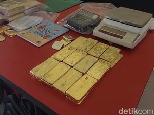 Polisi Buru Pemilik 47 Batang Emas Ilegal di Perdana Square Pontianak Polisi Buru Pemilik 47 Batang Emas Ilegal di Perdana Square Pontianak