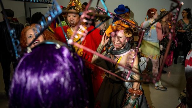 Guests attend the “Peoples Ball,” an event billed as an alternative to the Costume Institute’s benefit “Met Gala,” in the Brooklyn borough of New York City, U.S., May 4, 2025. REUTERS/Angelia Katsanis