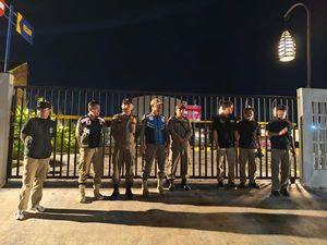 Satpol PP Segel Bioskop di Garut gegara Belum Lengkapi Izin Satpol PP Segel Bioskop di Garut gegara Belum Lengkapi Izin