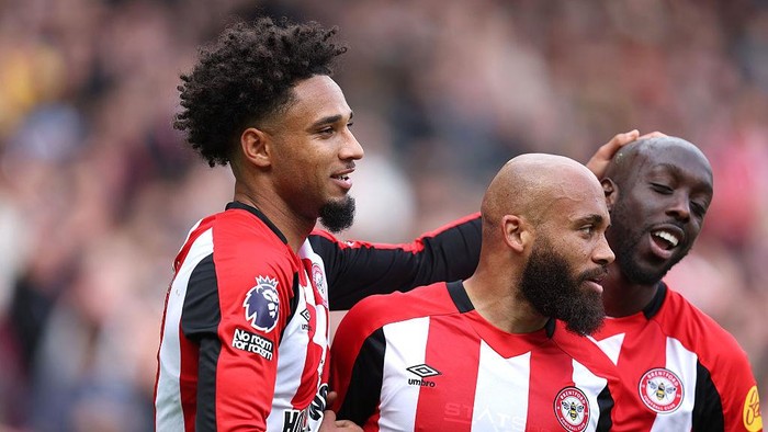 Brentford BRENTFORD, ENGLAND - MAY 4: Kevin Schade of Brentford celebrates scoring their 3rd goal with Bryan Mbeumo and Yoane Wissa during the Premier League match between Brentford FC and Manchester United FC at Brentford Community Stadium on May 4, 2025 in Brentford, England. (Photo by Charlotte Wilson/Offside/Offside via Getty Images)