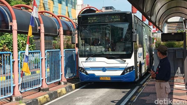 Menjajal TransJakarta dari Blok M ke Alam Sutera