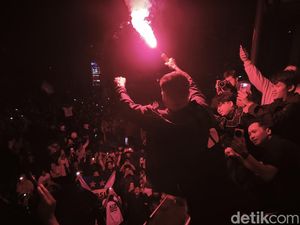 Air Mata Ciro Alves di Hadapan Bobotoh Usai Persib Juara Air Mata Ciro Alves di Hadapan Bobotoh Usai Persib Juara