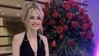 Foto: Putri Mendiang Model Playboy Pakai Baju Ibunya 21 Tahun Lalu