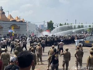 10 Polisi Terluka Saat Ricuh Demo Petani di Lampung, 1 Dilarikan ke RS