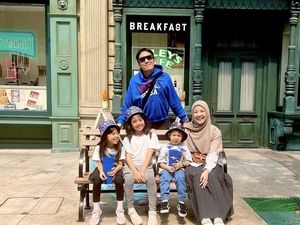 Desta Mahendra Masih Kompak Kulineran Bareng Natasha Rizky Desta Mahendra Masih Kompak Kulineran Bareng Natasha Rizky