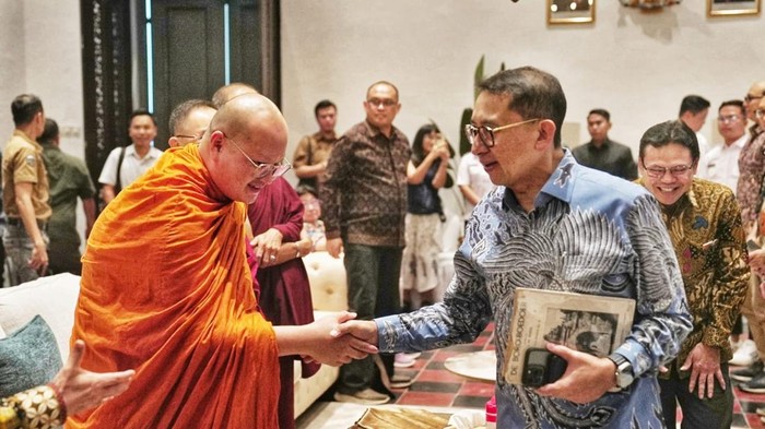 Menjelang peringatan Waisak 2025, Menteri Kebudayaan (Menbud) Fadli Zon memastikan pemerintah mendukung Borobudur selaku  sentra peringatan religi dan kebudayaan dunia. inklusi Borobudur
