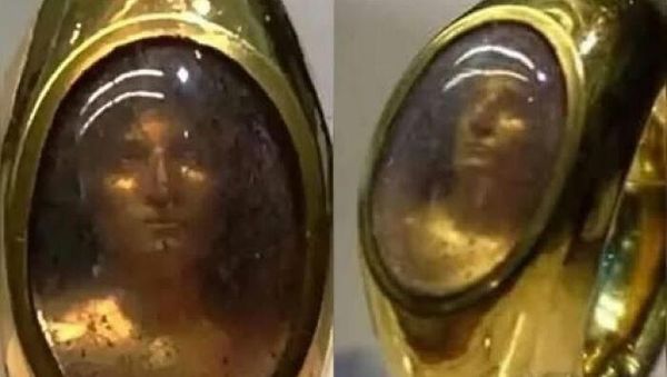 Foto Penemuan Artefak yang Menyimpan Cerita Mengejutkan