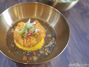 Gangnom: Serunya Makan Omurice Ditemani Anjing Bichon di Kafe Korea Gangnom: Serunya Makan Omurice Ditemani Anjing Bichon di Kafe Korea
