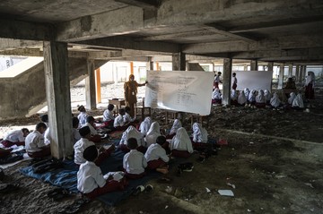 Siswa SDN Bedono 1 Belajar di Kolong, Karena Apa?