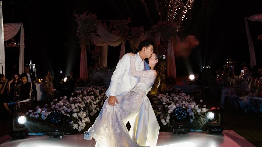 Dansa Romantis Harris Vriza dan Haviza Devi Anjani di Pesta Pernikahan Dansa Romantis Harris Vriza dan Haviza Devi Anjani di Pesta Pernikahan