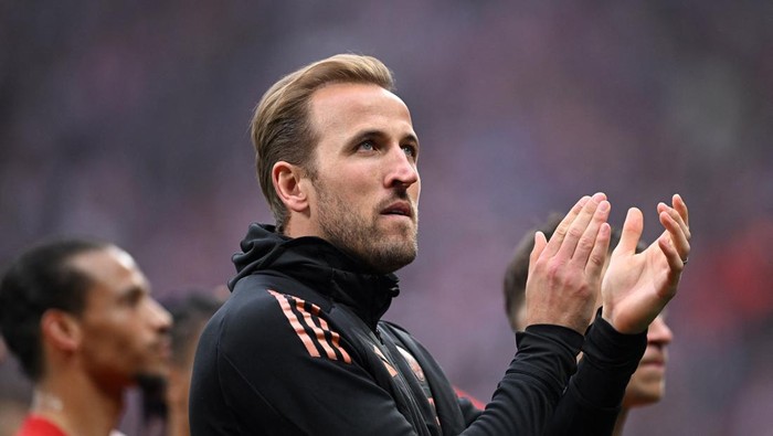 Harry Kane Soccer Football - Bundesliga - RB Leipzig v Bayern Munich - Red Bull Arena, Leipzig, Germany - May 3, 2025 Bayern Munichs Harry Kane applauds fans after the match REUTERS/Annegret Hilse DFL REGULATIONS PROHIBIT ANY USE OF PHOTOGRAPHS AS IMAGE SEQUENCES AND/OR QUASI-VIDEO.