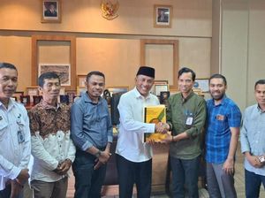 KPU dan Bawaslu Bima Kembalikan Sisa Dana Hibah Pilbup RP 1,88 Miliar KPU dan Bawaslu Bima Kembalikan Sisa Dana Hibah Pilbup RP 1,88 Miliar