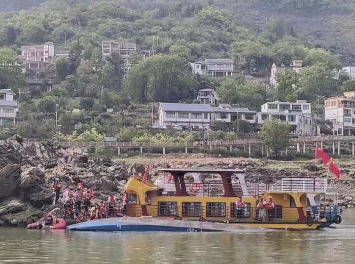 Kapal rekreasi terbalik di China, 9 pelancong meninggal dunia Kapal rekreasi terbalik di China, 9 pelancong meninggal dunia