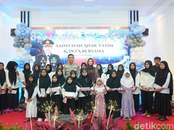 Ketika Polisi Ponorogo Rangkul Anak Yatim dengan Doa dan Santunan