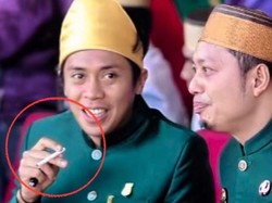 Heboh Ketua DPRD Enrekang Pegang Rokok Saat Acara Hardiknas 2025