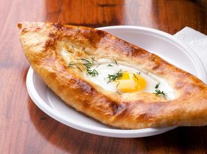 Khachapuri, Roti Keju Bentuk Perahu Ini Asalnya dari Georgia Khachapuri, Roti Keju Bentuk Perahu Ini Asalnya dari Georgia