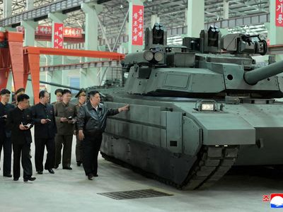 Kim Jong Un Tinjau Pabrik Tank, Dorong Modernisasi Militer