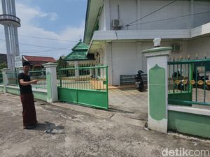 Polisi Cek Rekaman CCTV Sekitar Lokasi Buru Begal Marbot Masjid Polisi Cek Rekaman CCTV Sekitar Lokasi Buru Begal Marbot Masjid