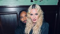 Potret Mesra Madonna Bareng Pacar Pemain Bola yang 37 Tahun Lebih Muda