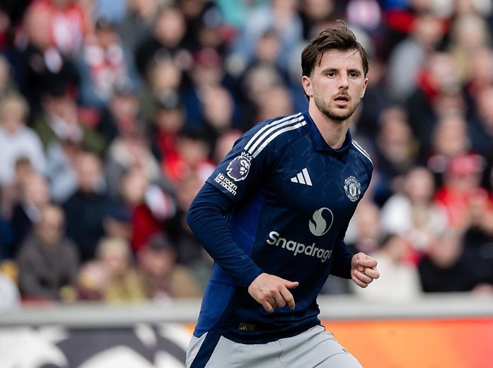 BRENTFORD, ENGLAND - MAY 04: Mason Mount of Manchester United in action during the Premier League match between Brentford FC and Manchester United FC at Brentford Community Stadium on May 04, 2025 in Brentford, England. (Photo by Ash Donelon/Manchester United via Getty Images)