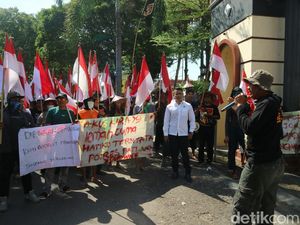 Warga Sukolilo Bangkit Gelar Aksi Dukung Polresta Pati Tutup Tambang Ilegal Kendeng Warga Sukolilo Bangkit Gelar Aksi Dukung Polresta Pati Tutup Tambang Ilegal Kendeng