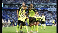 Di medsos, Real Betis pun menyanjung pemain yang dipinjamnya dari MU itu. Lihat tuh ada emoji kambing alias goat, yang bisa dimaknai sebagai GOAT alias Greatest of All Time. Foto: dok. Internet/X (Twitter)