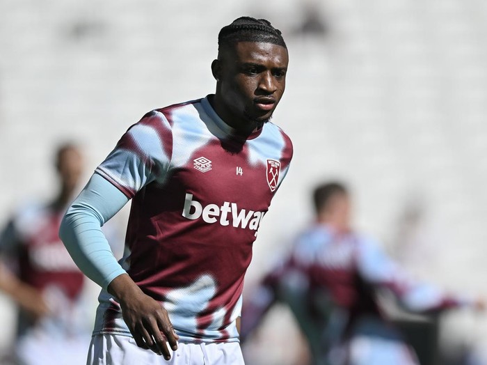 LONDON, ENGLAND - APRIL 5: Mohammed Kudus of West Ham United warms up before the Premier League match between West Ham United FC and AFC Bournemouth at London Stadium on April 5, 2025 in London, England. (Photo by Vince Mignott/MB Media/Getty Images)