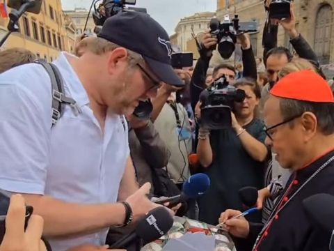 Momen Uskup Agung Jakarta, Kardinal Suharyo, di Vatikan jelang ikuti konklaf (dok.tangkapan layar Instagram Humas Keuskupan Agung Jakarta)