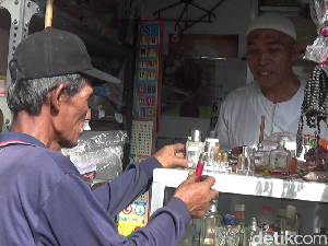 25 Tahun Menabung Antar Penjual Minyak Wangi Lumajang ke Tanah Suci